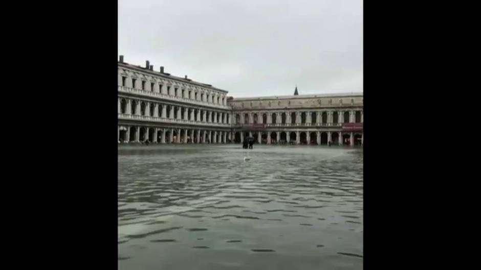 Venecia sufre la peor inundación desde 1966