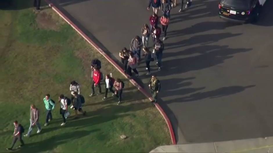 Al menos cinco heridos en un tiroteo en un instituto del sur de California