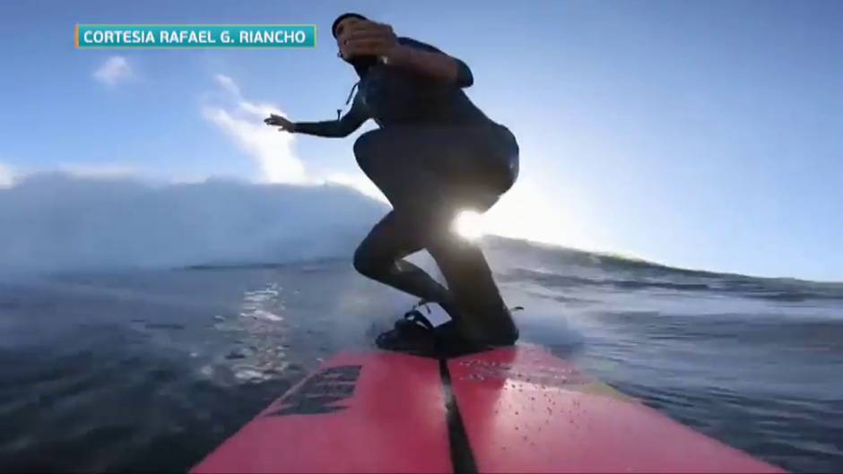 La francesa Justine Dupont podría haber surfeado la ola más grande de la historia del surf femenino en Nazaré (Portugal)