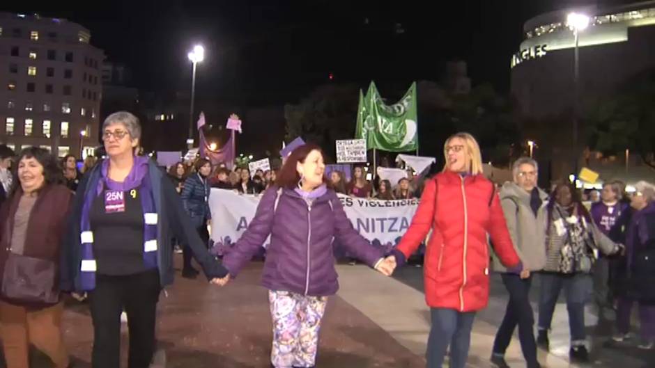 Manifestaciones por el Día Internacional de la Eliminación de la Violencia contra la Mujer en más de una treintena de ciudades españoles