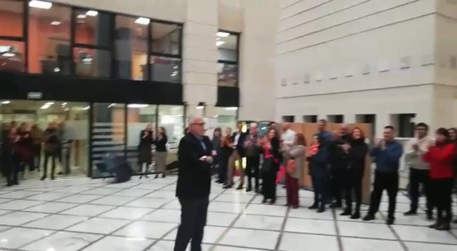 Aplauso al exinterventor de la Junta tras ser absuelto del Caso ERE Andalucía