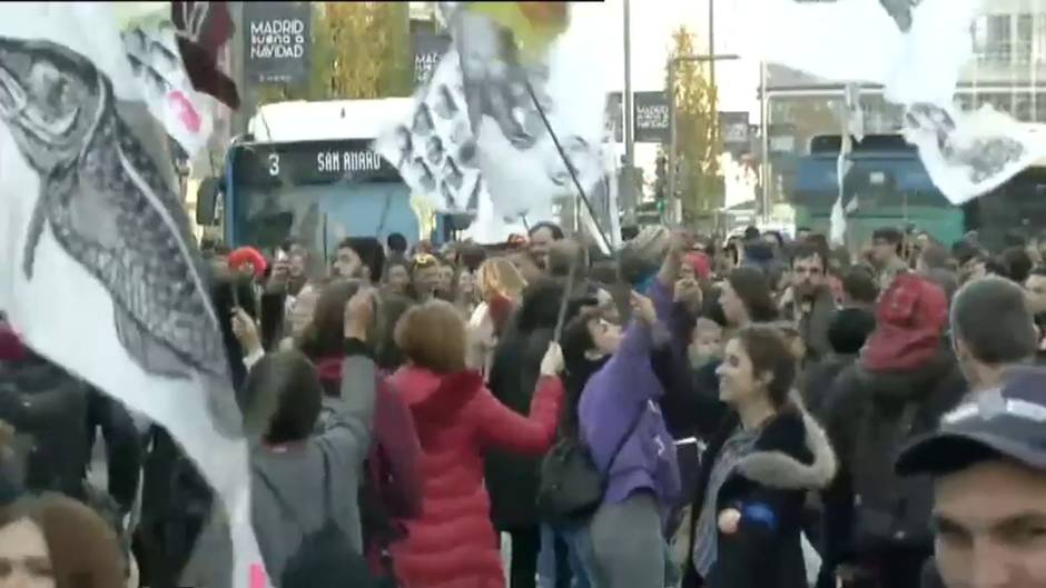 Activistas de 'Extinction Rebellion' cortan la Gran Vía en defensa del planeta