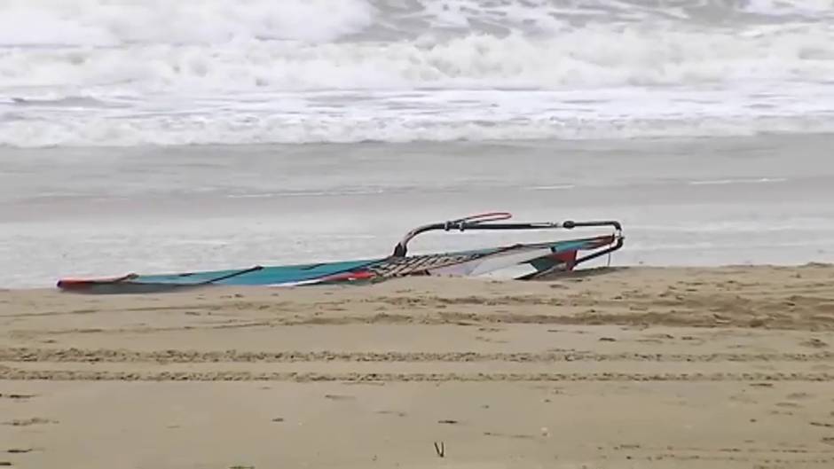 Fallece un hombre mientras realizaba windsurf en Punta Umbría