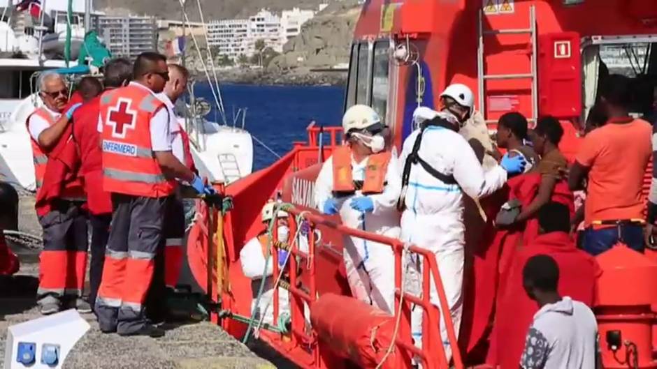 Rescatan a 24 migrantes en una patera al sur de Gran Canaria