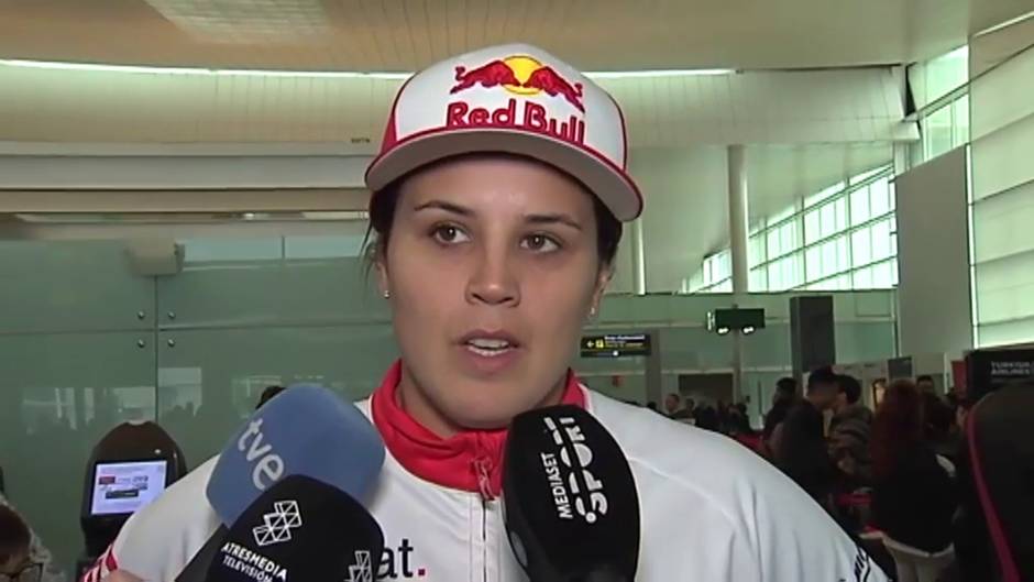 La motorista Laia Sanz pone rumbo a Arabia Saudí para disputar el Dakar