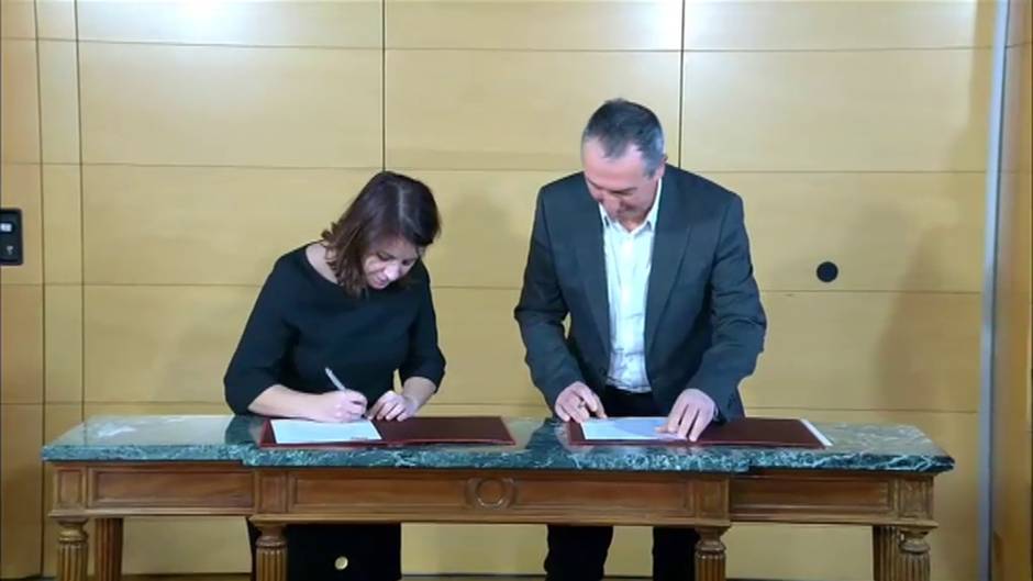 El PSOE firma el acuerdo para la investidura de Sánchez con Nueva Canaria, Compromís y Teruel Existe