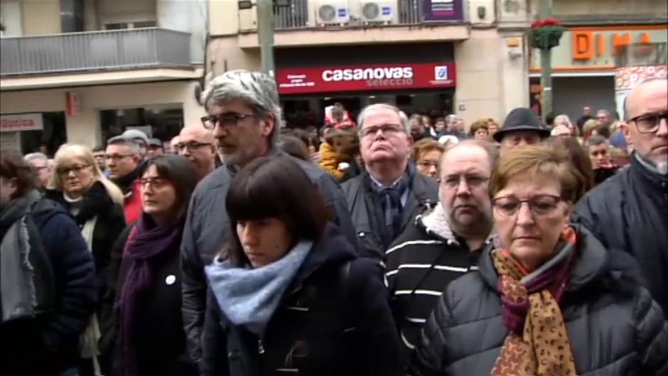 Minuto de silencio en Terrassa por el asesinato de una mujer a manos de su expareja