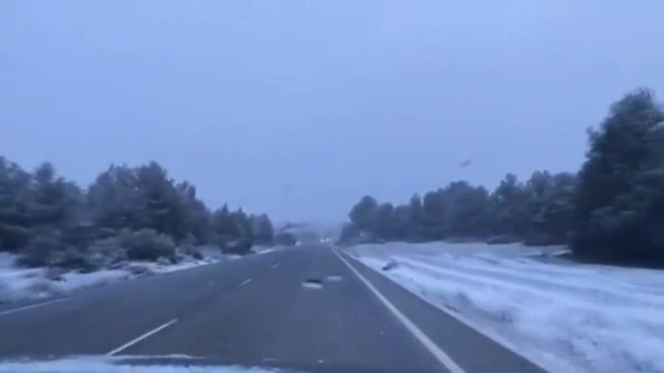 La nieve complica la circulación en la A31 y llega hasta Albacete