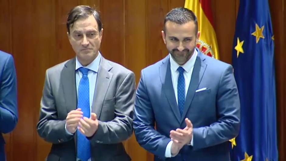 El equipo de Iglesias toma posesión de sus cargos