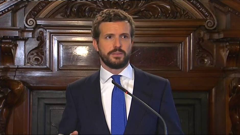 Casado pide el cese "inmediato" de Ábalos y reprocha a Sánchez no haber recibido a Guaidó