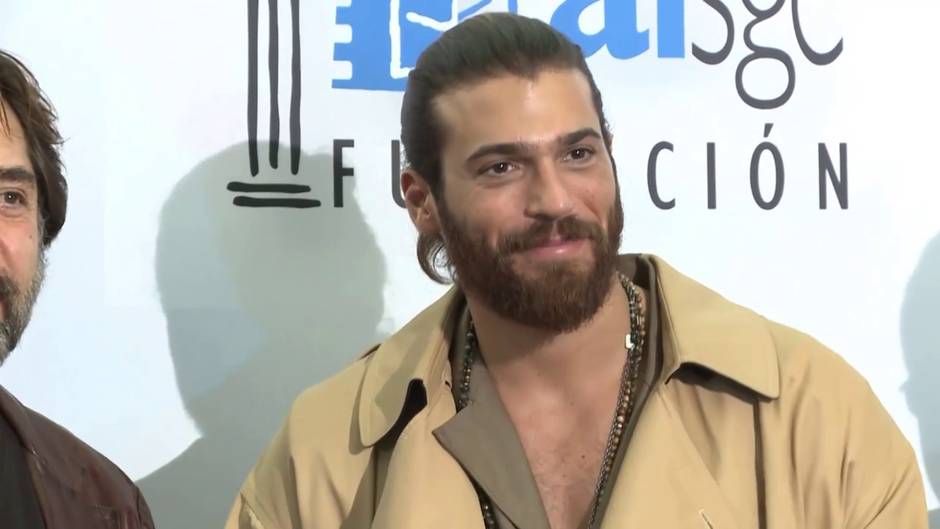 Can Yaman reaparece en Instagram con una fotografía con su madre