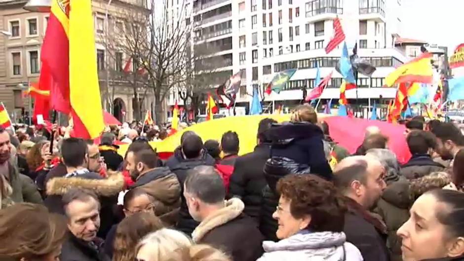 Un millar de personas pide que la Guardia Civil de Navarra mantenga las competencias de Tráfico