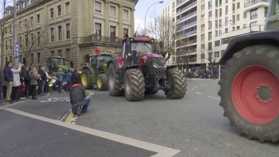 Agricultores y ganaderos ocupan Pamplona en defensa del sector