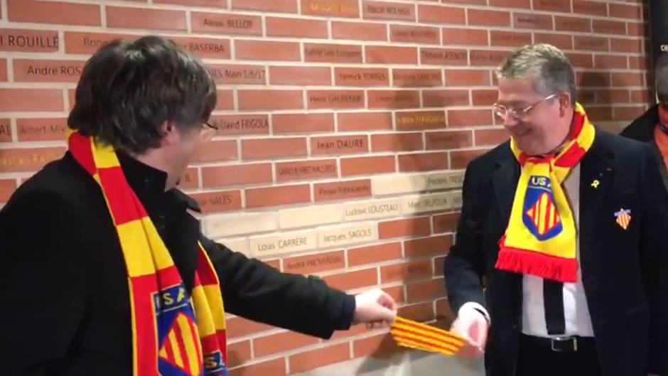 Puigdemont llega a Perpignan (Francia) y descubre una placa con su nombre