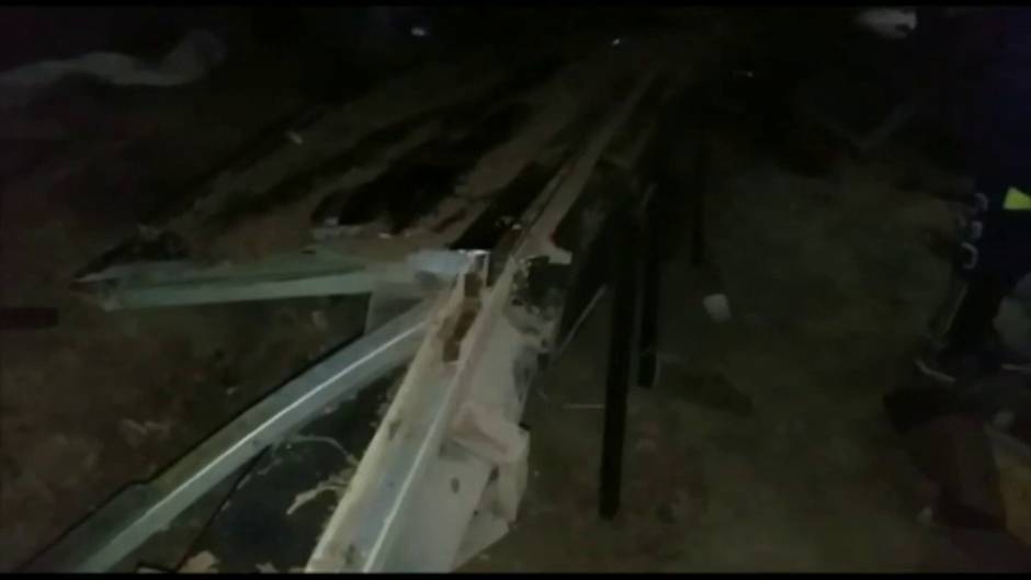 Al menos 30 muertos en el choque de un tren contra un autobús en Pakistán