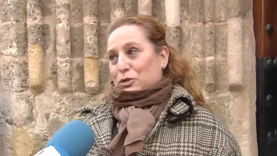 El coronavirus no altera el tradicional besamanos de la virgen