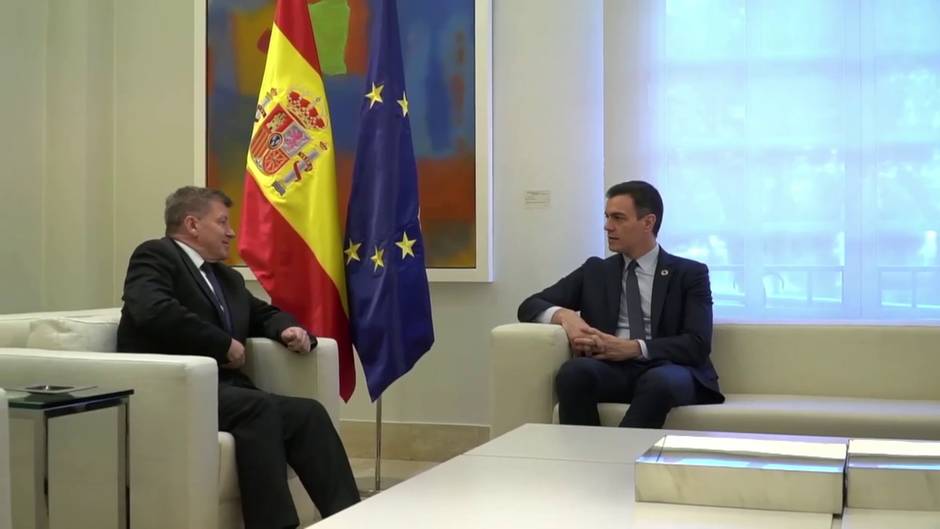 Sánchez recibe al director general de la OIT, Guy Ryder