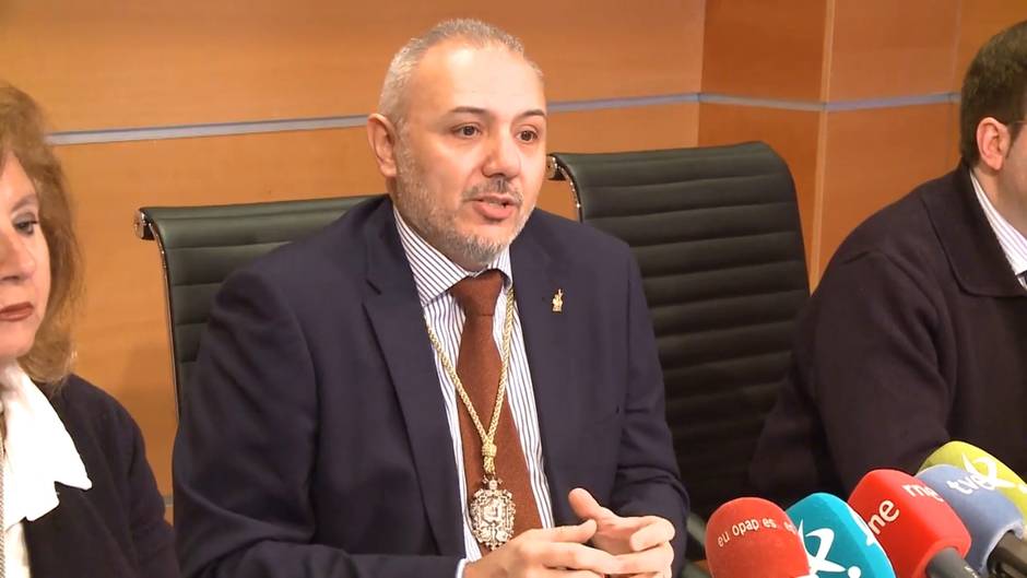 Cofradía cacereña sustituirá besapié por una inclinación de cabeza