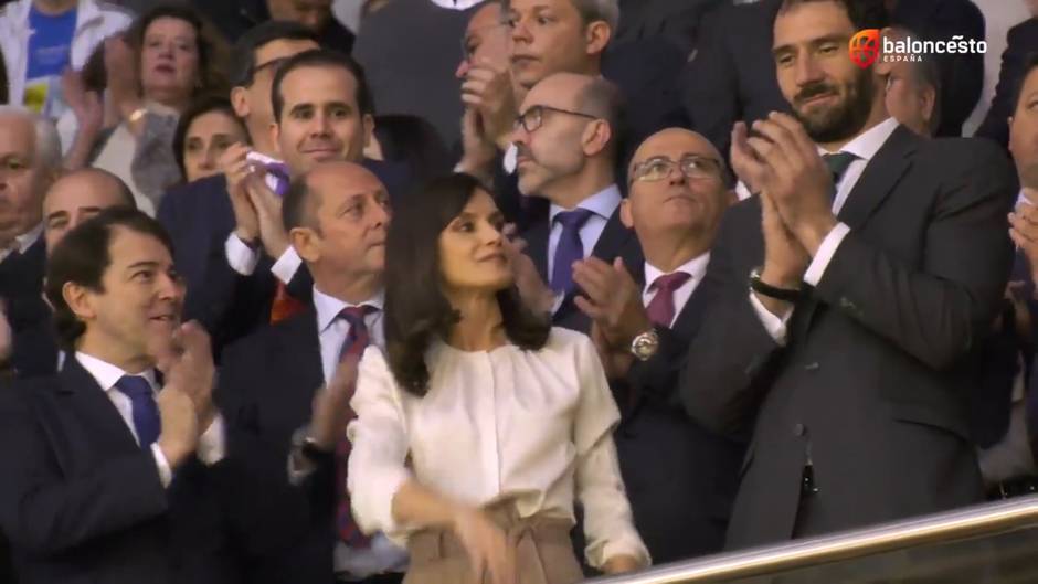 Doña Letizia celebra el 8M entregando la Copa de la Reina de Baloncesto