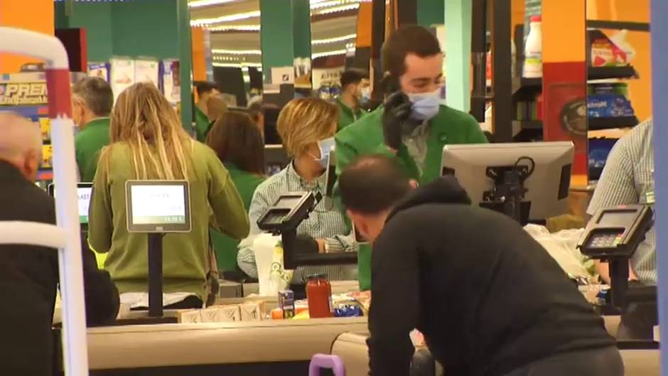 Los supermercados regulan la entrada de clientes