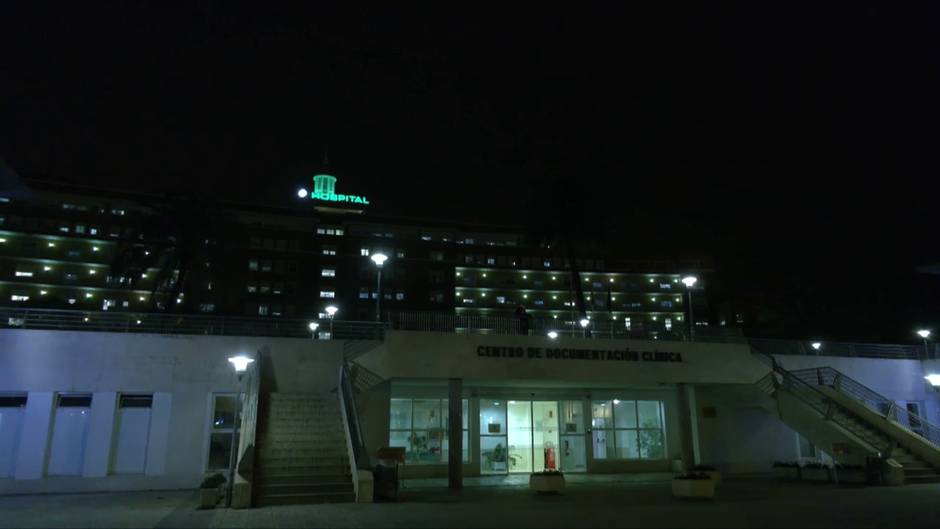 El Hospital Virgen del Rocío de Sevilla de verde