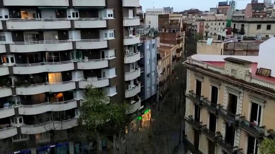 Ovación de Barcelona a los profesionales contra el coronavirus