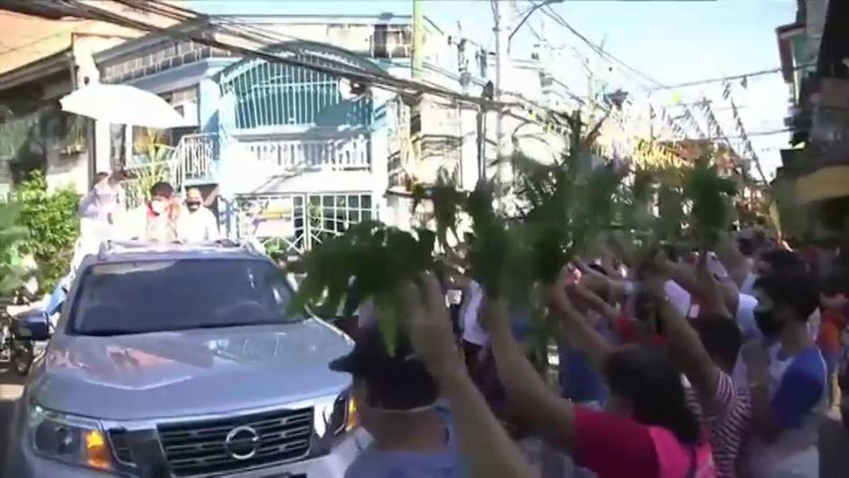 Filipinas celebra con palmas y mascarillas un Domingo de Ramos marcado por el coronavirus