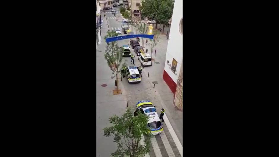 La ofrenda de la Policía Local a la Hiniesta