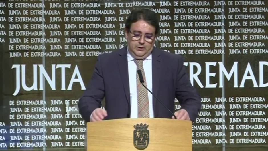 Consejero Sanidad: Extremadura va "en buena dirección"