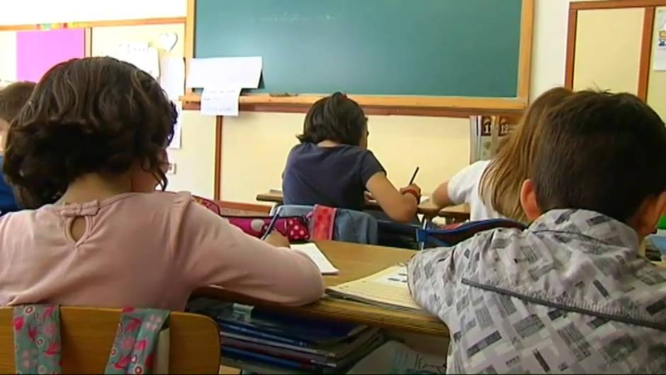 Gobierno y comunidades autónomas buscan una salida al curso escolar