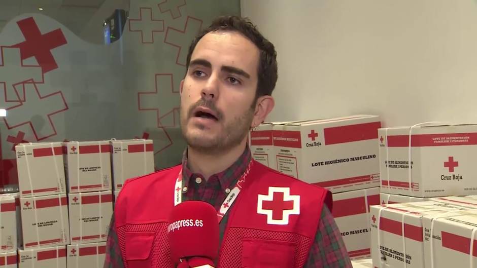 Cruz Roja entrega más de 30 kits de comida al día en la zona de Alcobendas