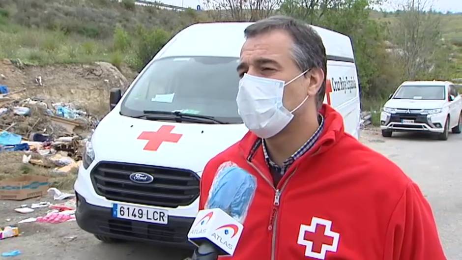 La Cruz Roja reparte alimentos en la Cañada Real Galiana