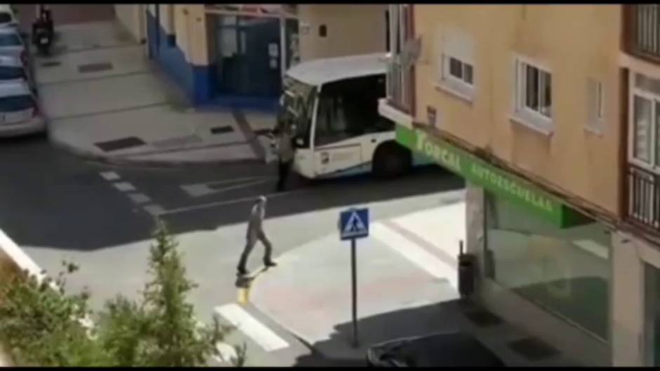 Unos jóvenes de Granada realizaban una fiesta en una terraza y fueron sorprendidos por la policía