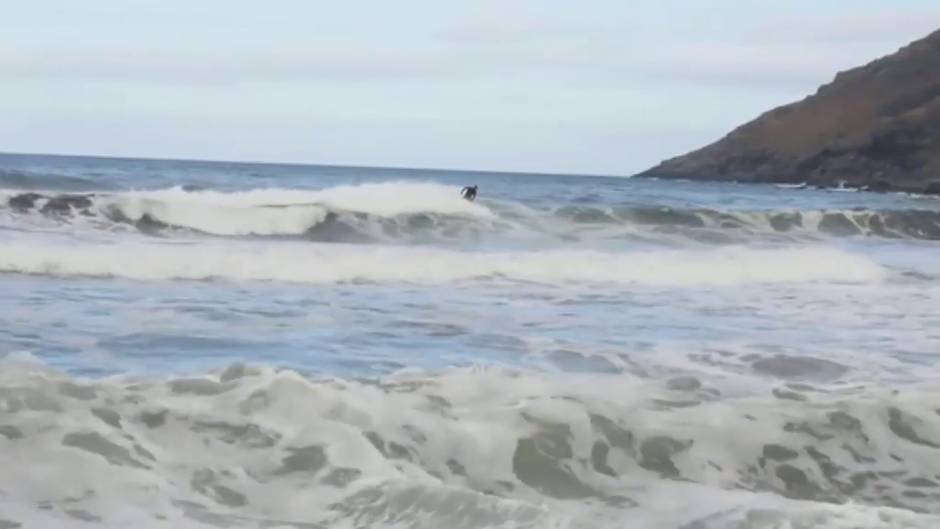 La increible sensación de surfear más allá del Círculo Polar Ártico