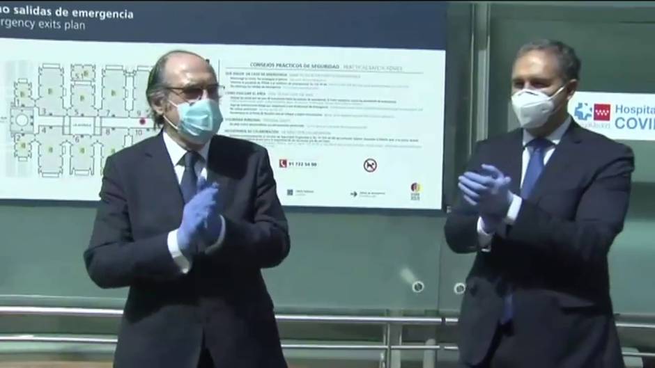 Ayuso achaca a la "emoción" las imágenes de descontrol durante la clausura del hospital de IFEMA