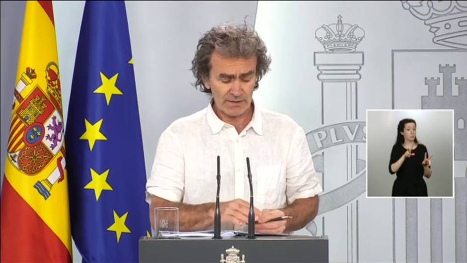 Simón: "Las mascarillas en el ámbito de trabajo son altamente recomendables cuando no se pueda mantener la distancia de seguridad"