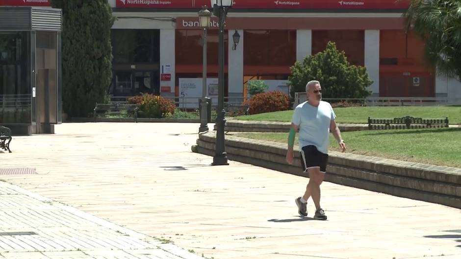 Vecinos de Badajoz salen de terrazas con las altas temperaturas