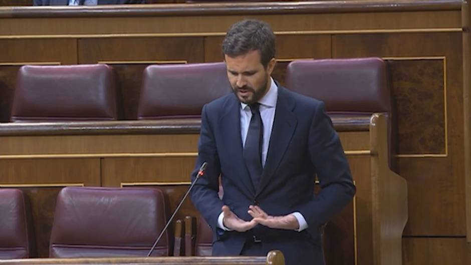 Casado: "¿Se pondría un notable mirando a los ojos a las 27.000 familias?"