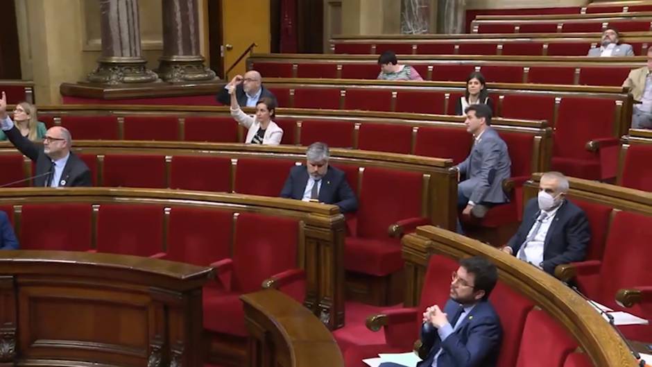 Parlament sube las pensiones de los expresidentes y exconsejeros