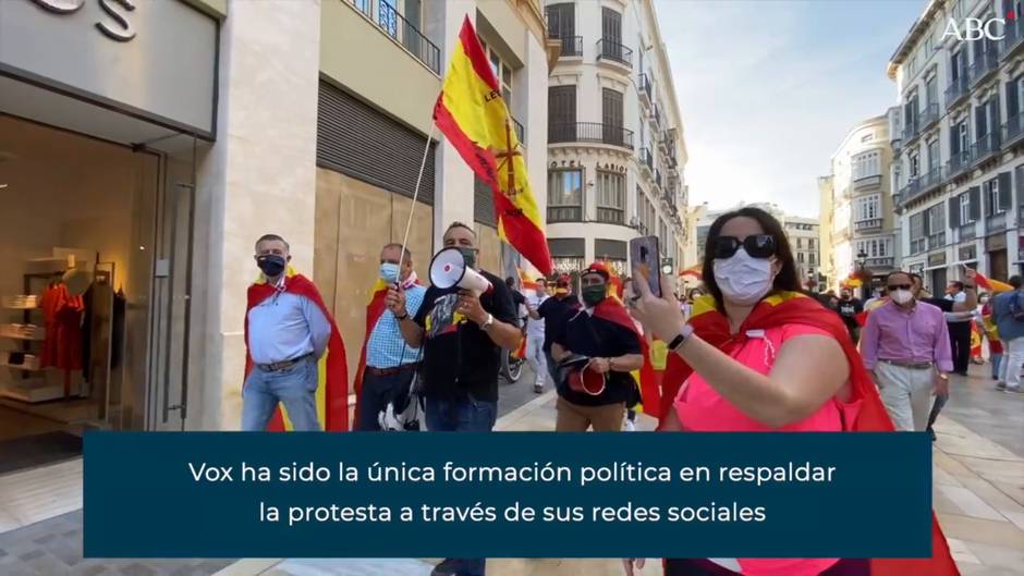 Grupos de todas las edades han participado en la concentración de Málaga, al grito de «Gobierno, dimisión»