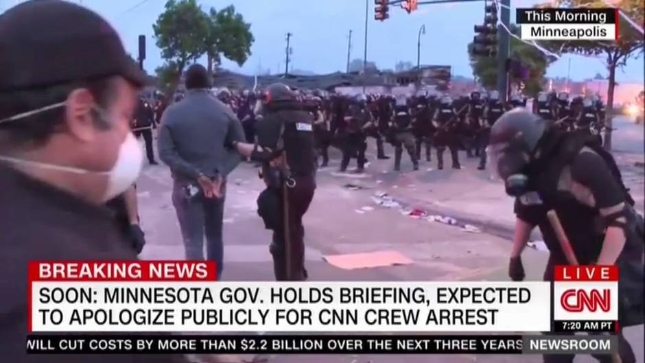 Detienen a un equipo de la CNN en pleno directo en las calles de Minneapolis