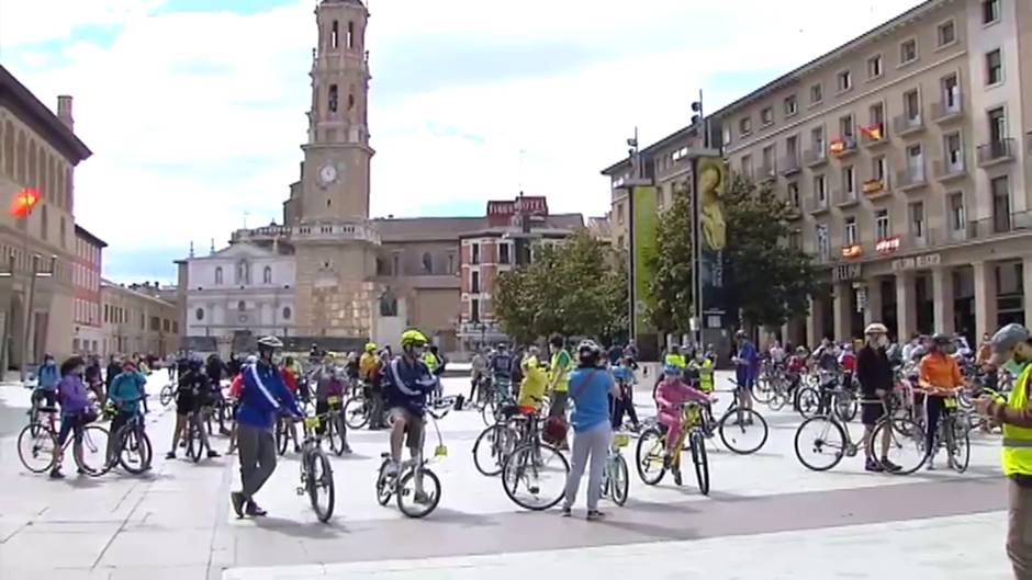 Zaragoza se sube a la bicicleta para exigir que se extienda su uso