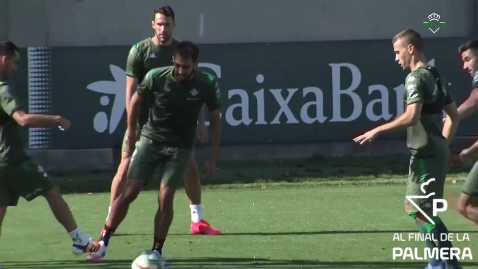 El Betis se entrena a 48 horas del derbi ante el Sevilla bajo la mirada de su presidente Ángel Haro y del vicepresidente López Catalán