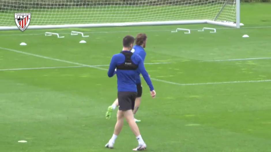 Sesión de fuerza y trabajo con balón en el entrenamiento del Athletic