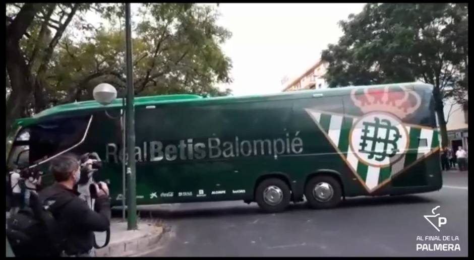 Llegada del Betis al derbi