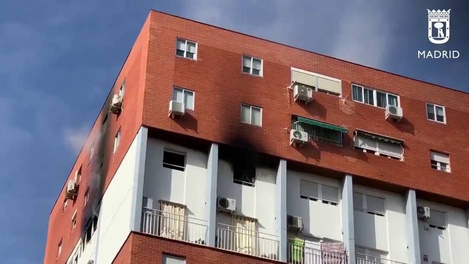 Un incendio en Puente de Vallecas deja una intoxicada de gravedad