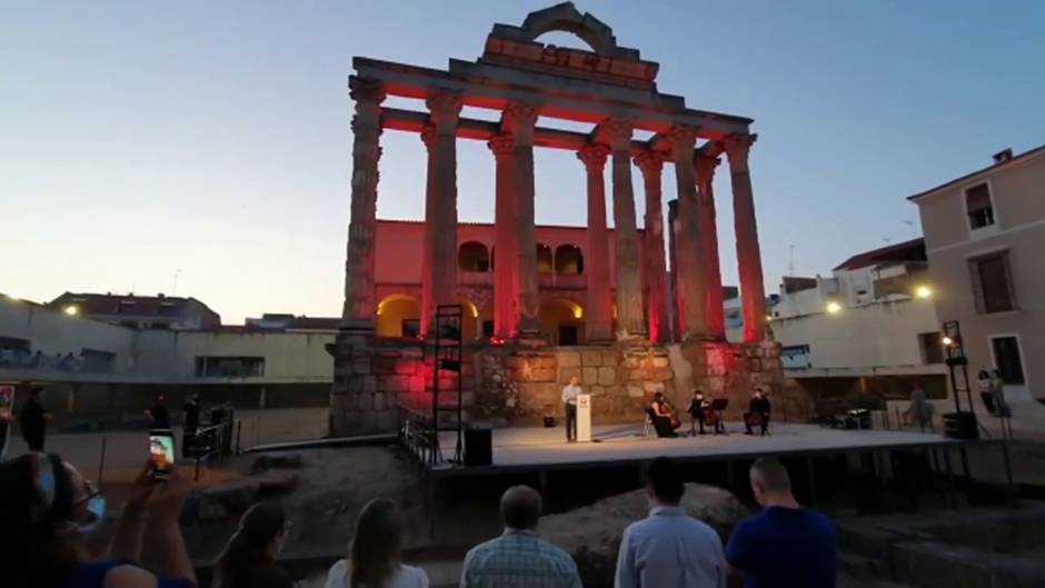 Mérida recuerda a las víctimas del Covid-19 en el Templo de Diana