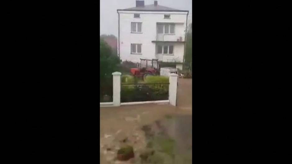 Las fuertes lluvias causan inundaciones en Wroblowa, en el sureste de Polonia