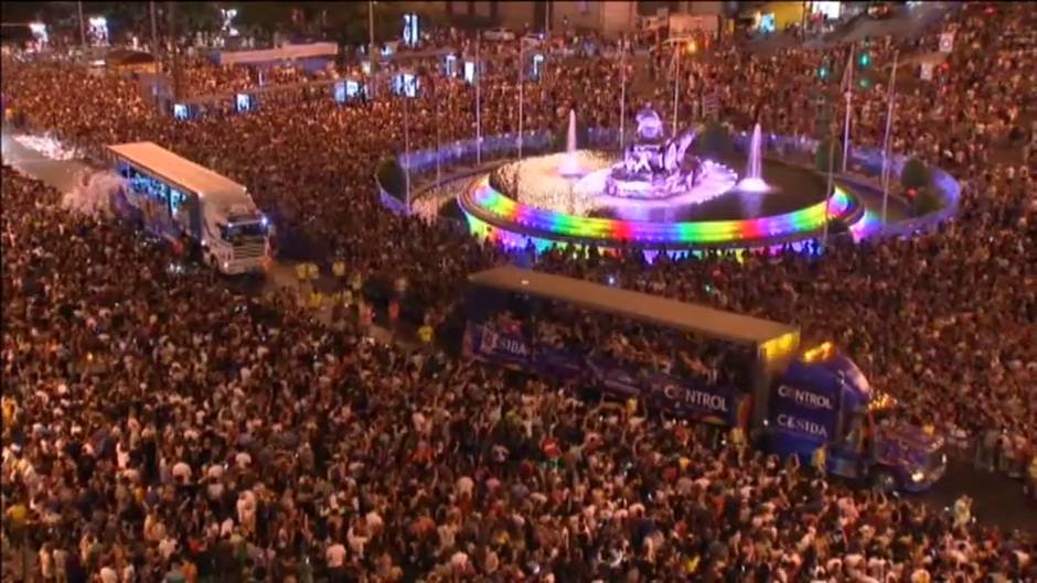 Chueca celebra su orgullo desde los balcones