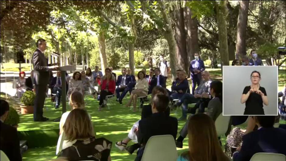 Sánchez tras la firma del acuerdo con los agentes sociales: "El camino es la unión sincera de todas las voluntades"